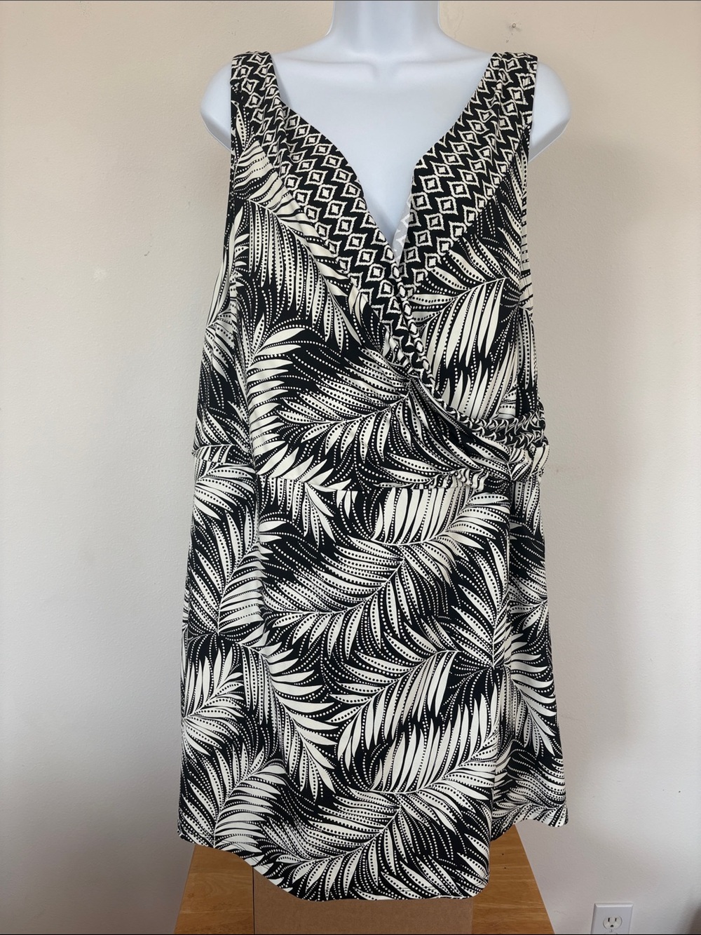 Lands End Black & White Palm-Print V-Neck Swim Dress Size 3X